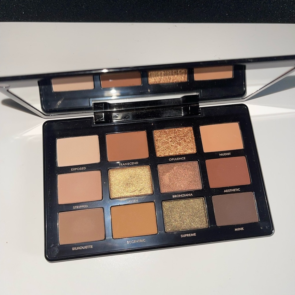 Artist Couture Supreme Nudes eyeshadow palette